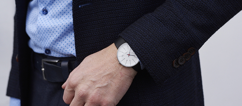 Arne Jacobsen Bankers ur med sort læderrem